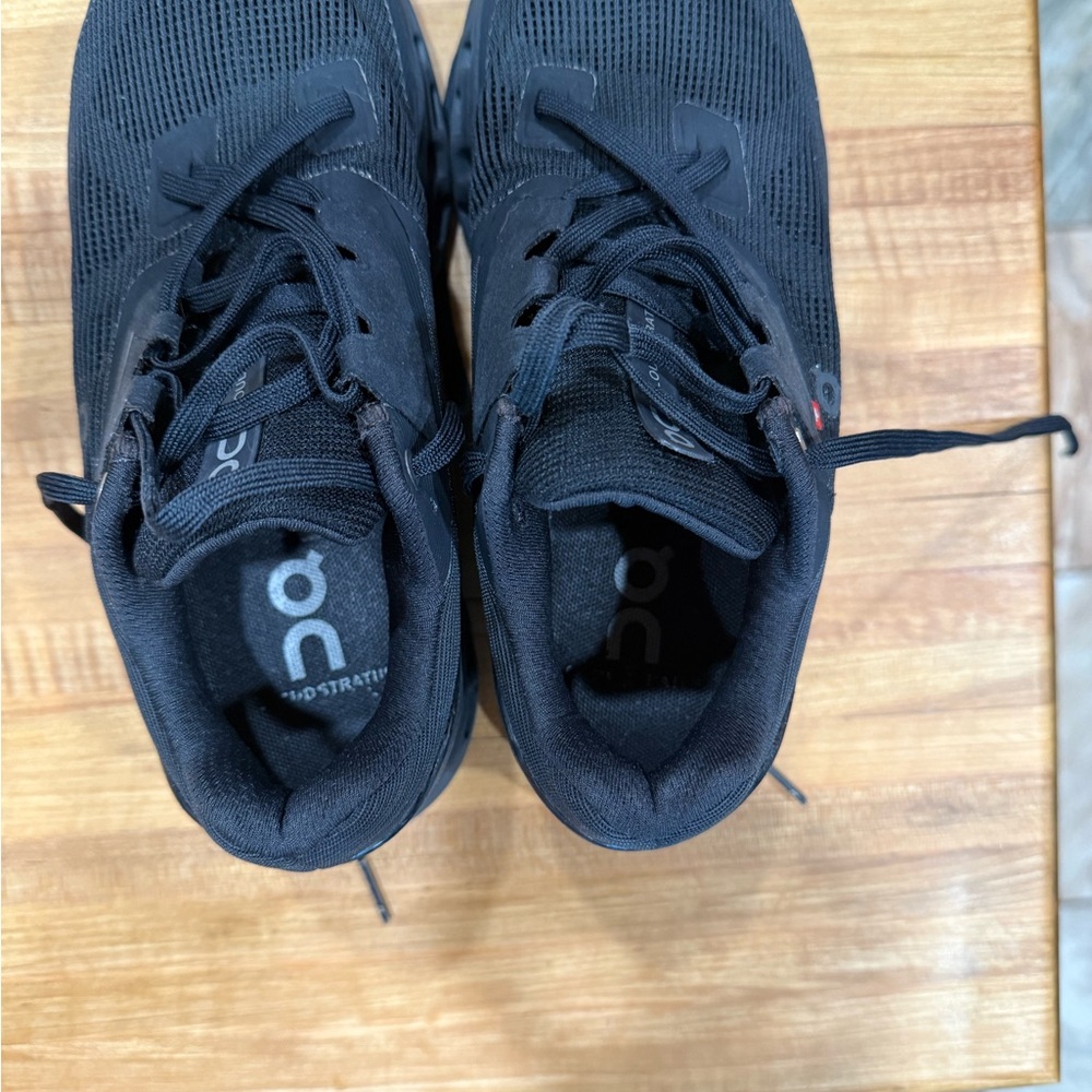 On Running Charcoal Sneakers - Picture 5 of 12